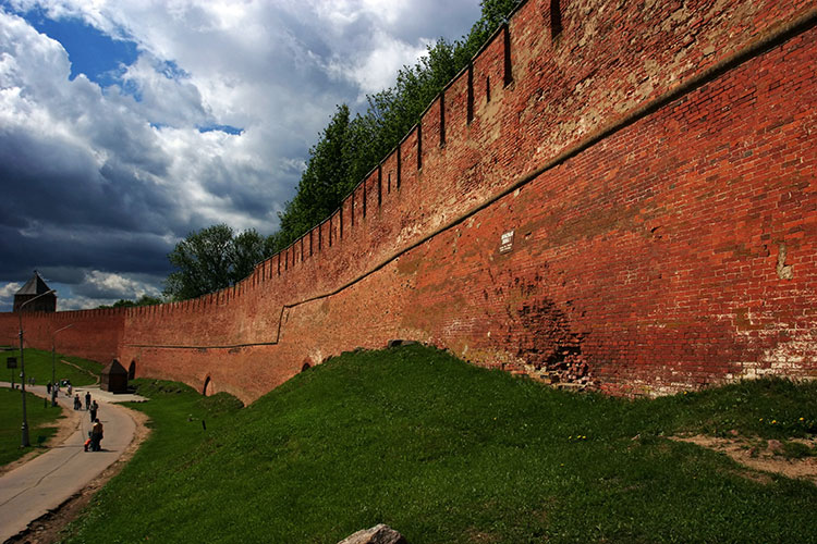 Архив 2005: Восточная стена Новгородского Кремля.