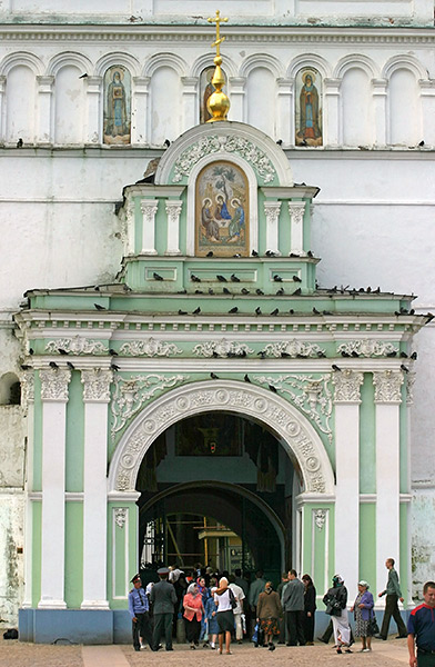 Святые ворота – главный вход в монастырь. Троице-Сергиева Лавра, Сергиев Посад.