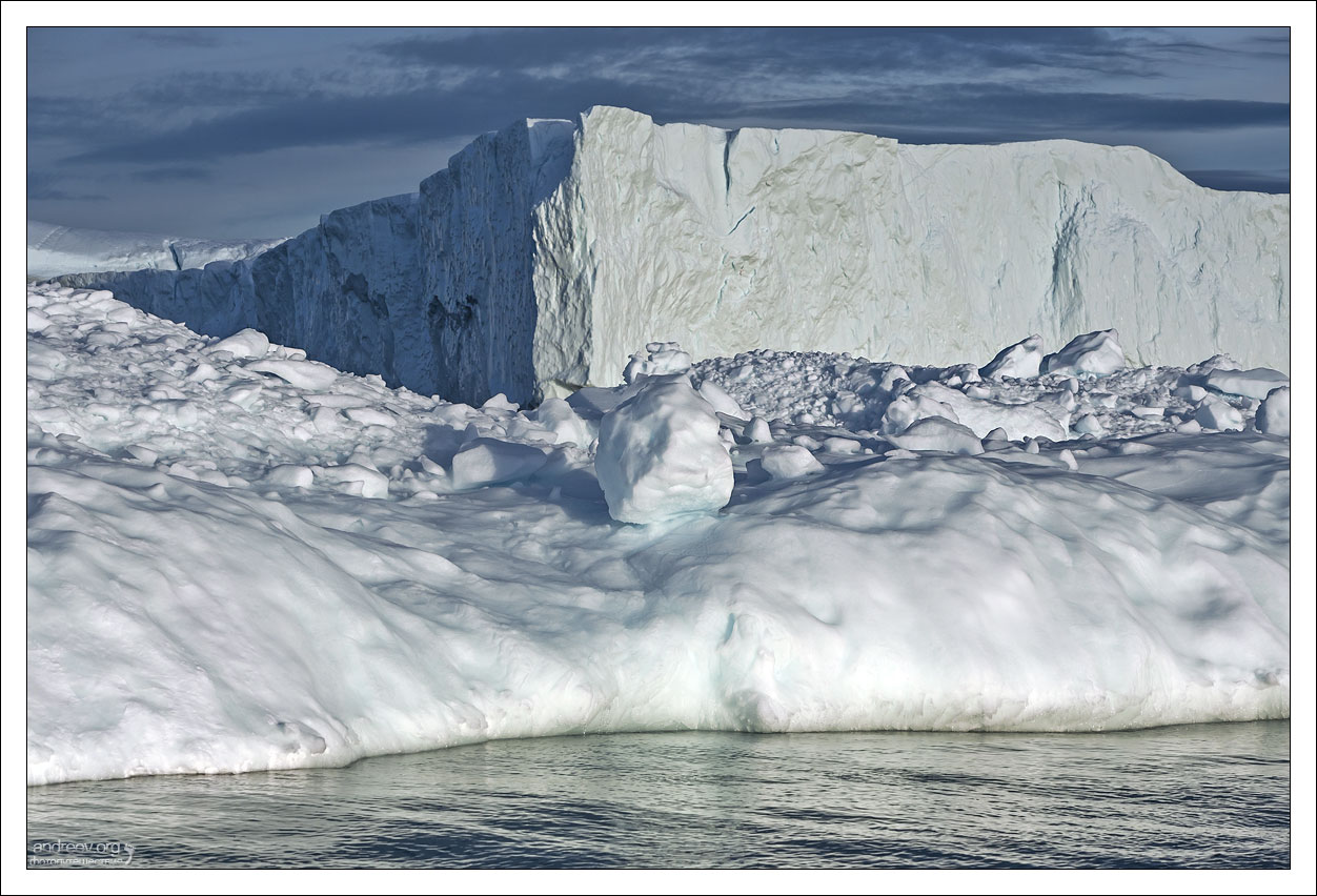 Гренландия: среди полуночных айсбергов Гренландии, айсберги, который, районе, только, мехом, Гренландия, Айсберги, Исландия, айсбергов, рубашка, каждый, Илулиссат, всего, айсбергами, Исландии, внутрь, можно, солнце, составляет