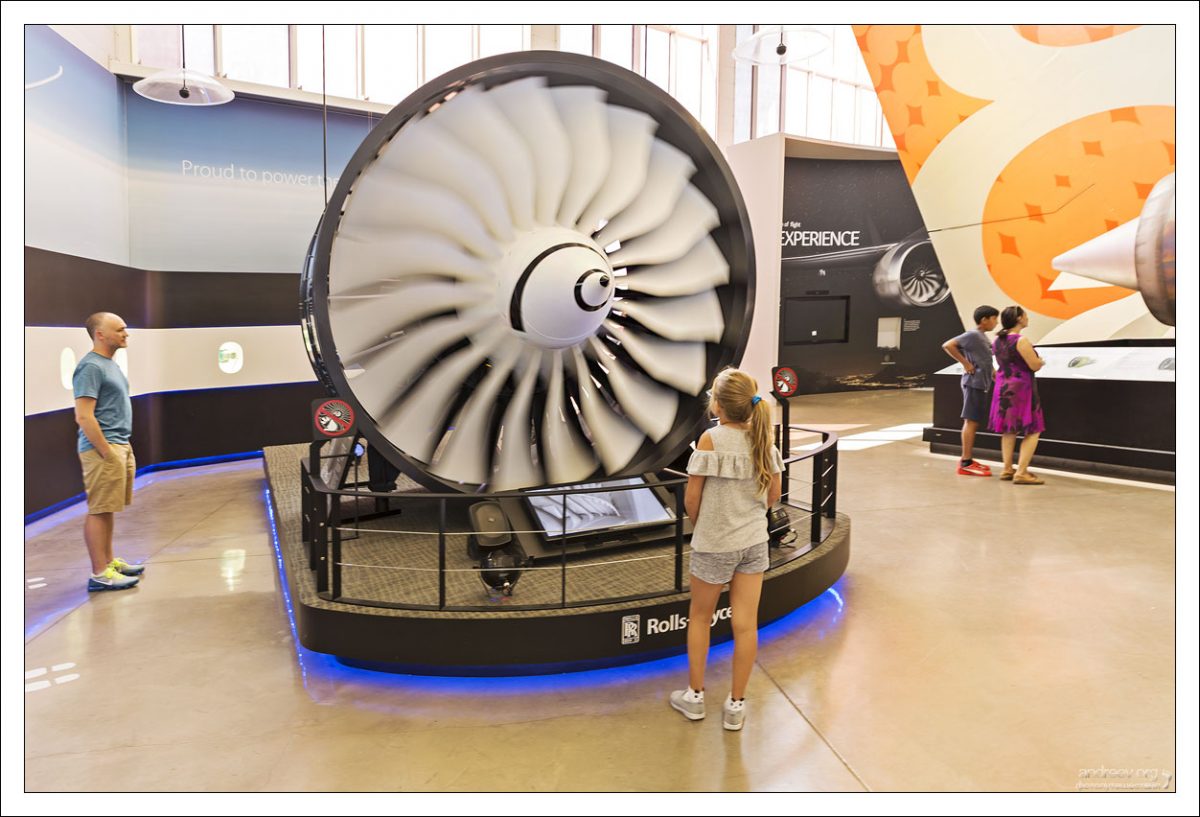 Rolls-Royce Trent 1000 - турбовентиляторный двигатель для самолета Boeing 787 Dreamliner.