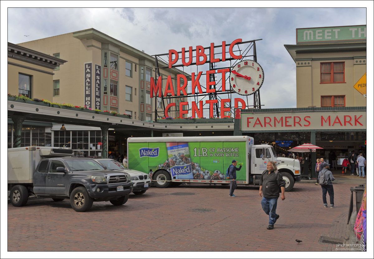 Пайк-плейс-маркет (англ. Pike Place Market) - городской рынок на побережье тихоокеанского залива Эллиот в Сиэтле, штат Вашингтон, США.