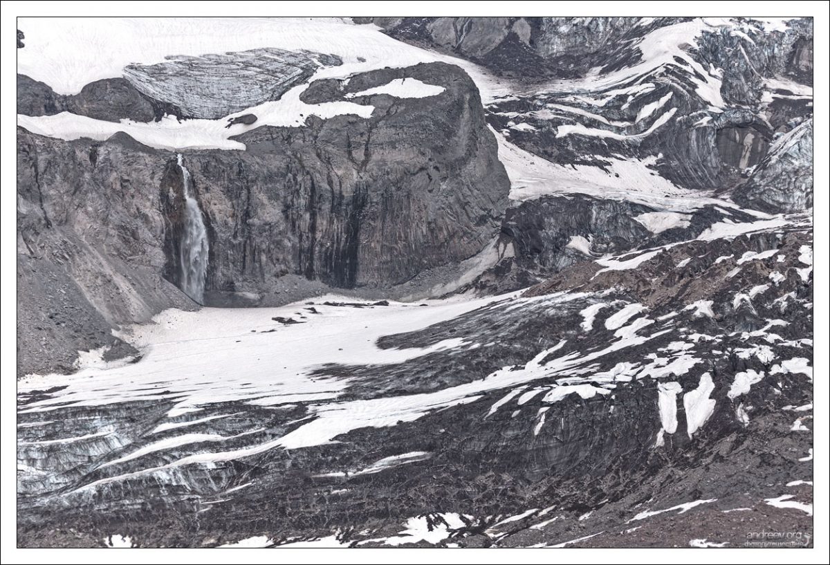 Ледник Нисквалли является одним из четырех ледников на горе Рейнир, которые выбрасывают селевые потоки.