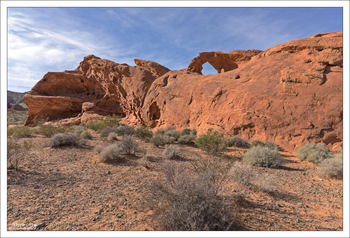 Arch Rock - скала-арка, недалеко от одноименного кемпинга.