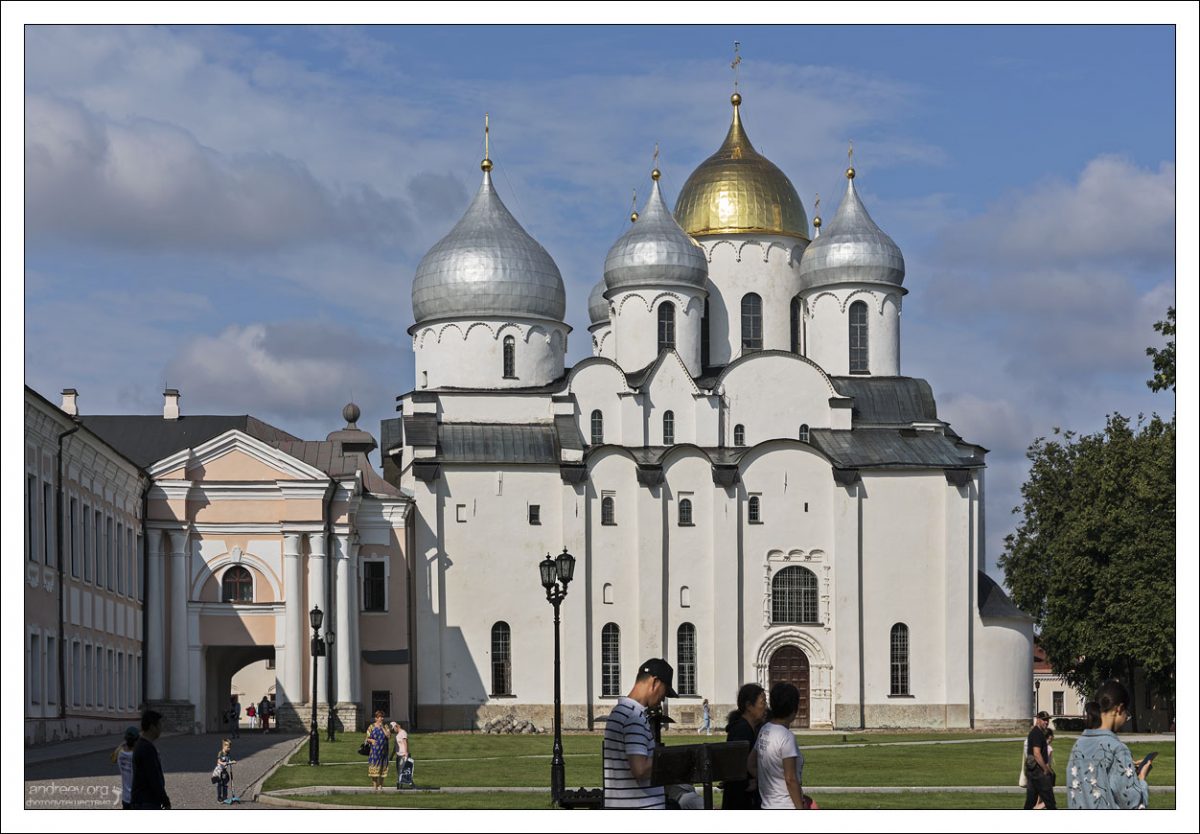Софийский собор - главный православный храм Великого Новгорода, созданный в 1045—1050 годах.
