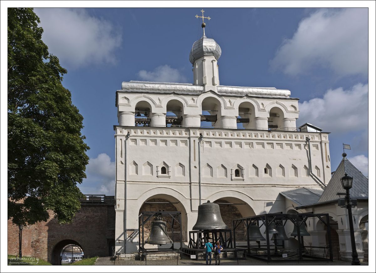 Звонница Софийского собора — памятник архитектуры 15-18 веков в Новгородском детинце.