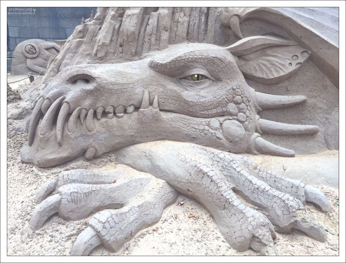 Песчаный дракон с зеленым глазком.