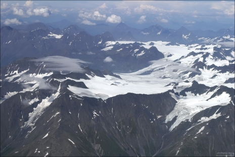 Горные хребты Аляски.
