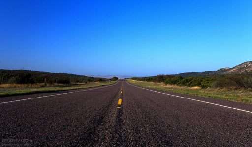 100-мильная разгоночная дорога через пустыню Chihuahuan.