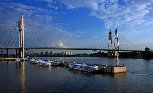 Отплытие тепхлоходов от Уткиной заводи. Санкт-Петербург.