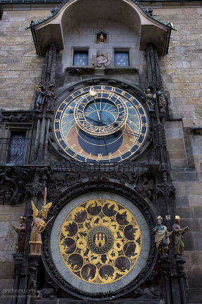 Знаменитые астрономические часы Орлой на Староместской площади.