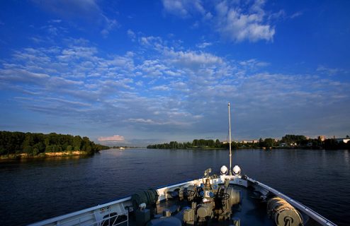 Нос теплохода "Валериан Куйбышев".