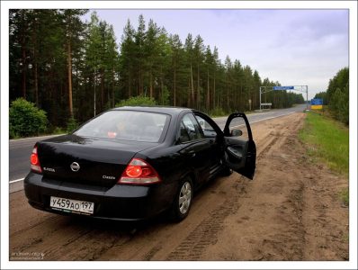 Nissan Almera на границе с республикой Карелия.