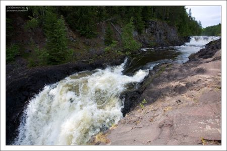 Водопад Кивач - третий по величине равнинный водопад Европы.