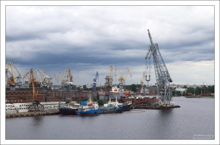 Морской порт Санкт-Петербурга является одним из крупнейших портов России на Балтийском море.