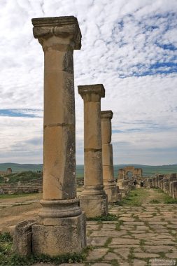 Колонны, обрамляющие былой квартал аристократов.