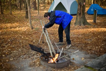Разжигание костра с утреца.