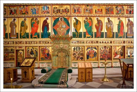 Спасо-Преображенский собор (16-й век) - главный храм Соловецкого монастыря.