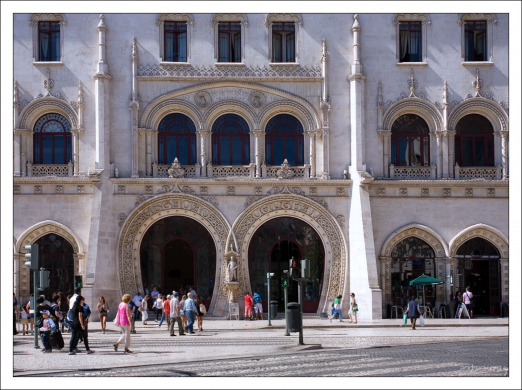 Фасад железнодорожного вокзала Росиу.