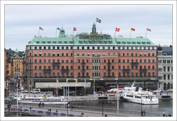 Набережная Strömkajen напротив Королевского дворца.