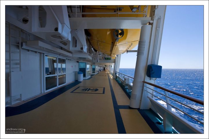 На “Маринере” 14 палуб, а на борт судно может принять 3114 пассажиров и 1185 членов команды.