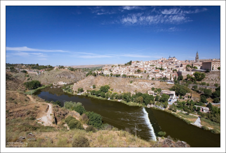 В диаметре Толедо составляет километра два с небольшим.
