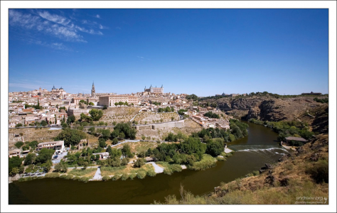 Город расположен всего в 75 км к югу от Мадрида.