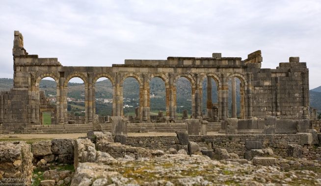 Руины Базилики Волюбилиса. Это было место сбора Сената, оно же - биржа, оно же - трибунал.