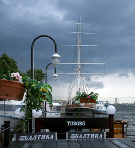 Плавучий ресторан на Адмиралтейской.