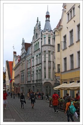 Улица Лай (эст. Lai tänav - «Широкая улица»). Одна из самых больших улиц Старого Таллина.