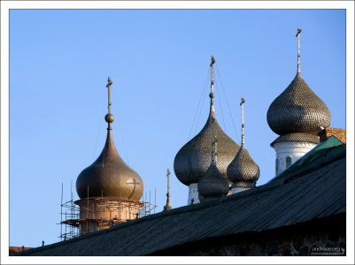 Деревянные купола-луковки.