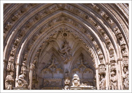 Львиные ворота (Puerta de los Leones) - один из входов в Толедский собор.