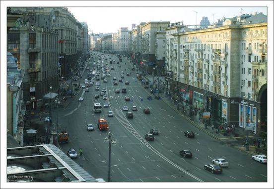 Движение на Тверской.