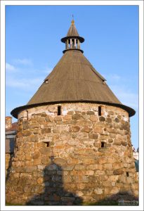 Никольская башня монастыря.