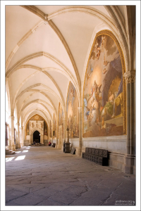 Галерея вокруг внутреннего двора Толедского собора.