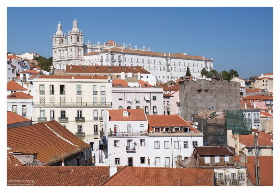 Церковь São Vicente de Fora со смотровой площадки Portas do Sol.
