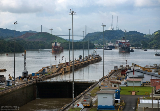 Рекорд 65 проходов за день через Панамский канал был поставлен в феврале 1968-го года.