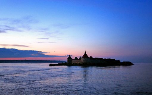 Шлиссельбургская крепость (Орешек) на Ореховом острове в истоке Невы. Ладожское озеро.