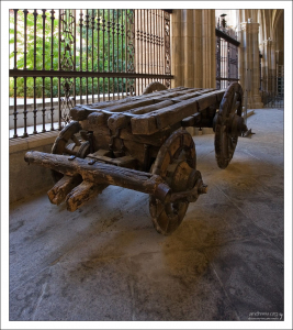 Старинный автомобиль :)