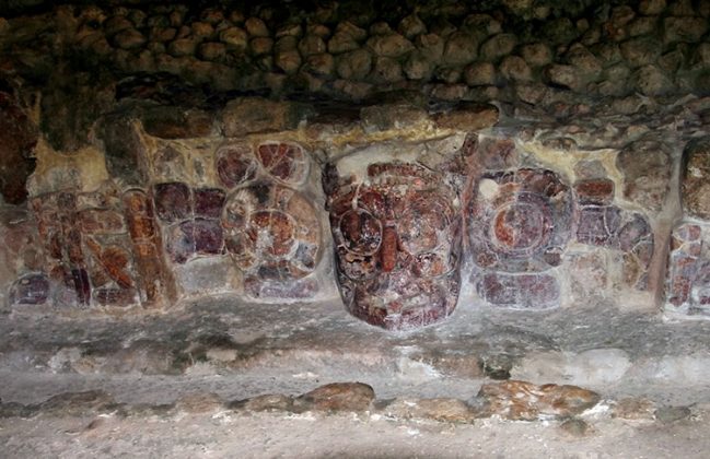 Раскопанные маски в одной из ниш у пирамид. Ушмаль.