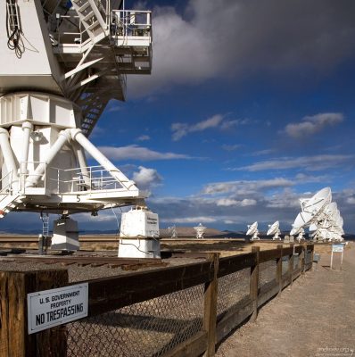Но запрещающие таблички пугают со всех сторон.