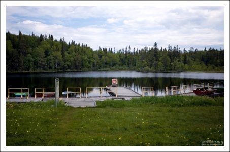 Лодочная станция расположена в полутора километрах от монастыря.