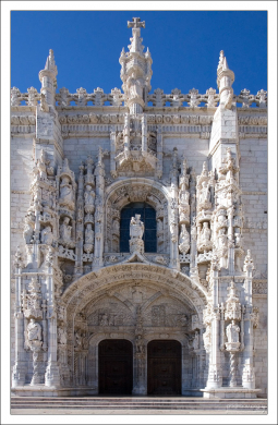 Богато украшенный Южный портал церкви Св. Марии.