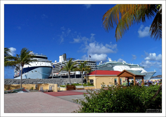 Круизные лайнеры в порту Филипсбург.