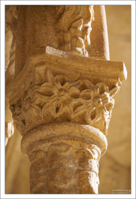 Вычурные колонны в монастыре Жеронимуш.