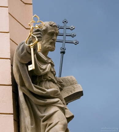 Никто до сих пор не может сказать точно, какой ключ принадлежит тем или иным вратам.