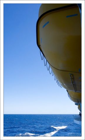 Спасательные шлюпки.