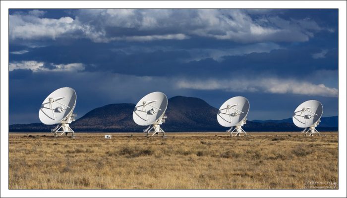 В 2012 году VLA будет преобразован в Расширенный Сверхбольшой массив (Expanded Very Large Array), превышающий текущую чувствительность этой группы антенн в 10 раз.