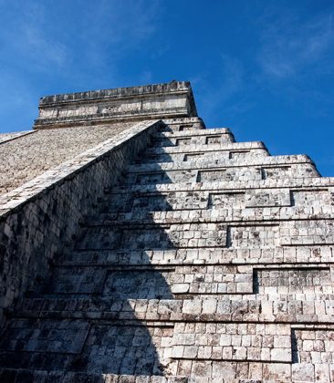 Строгие уровни Храма Кукулькана. Чичен-Ица.