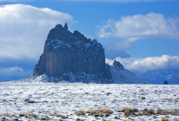 Shiprock - священная для Навахо скала.