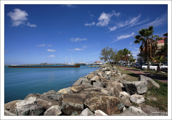 Гавань города Мариго на французской части острова.